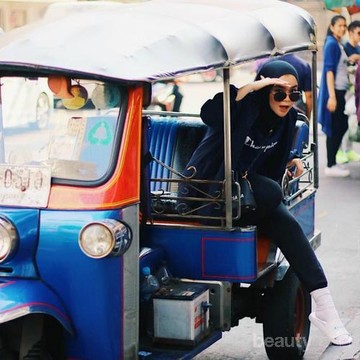 Kamu Hijaber dan Ingin Stylish Saat Berolahraga? Contek Sivia Azizah Aja!