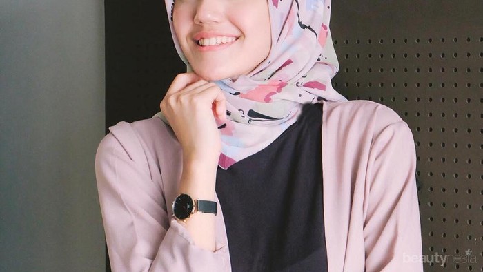 Inspirasi Hijab Cantik Warna Coral ala Cindy Levina