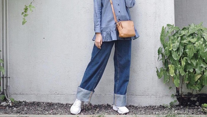 Mix and Match Style Kemeja Kekinian yang Banyak Dipakai Selebgram Hijab, Be Stylish Ladies!