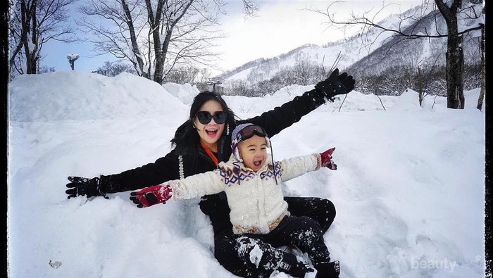 Liburan Mewah Nagita Slavina dengan Outfit Puluhan Juta Rupiah