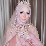 Mau Menghemat Budget Saat Pernikahan? Ini Tutorial Hijab Pengantin yang Bisa Dilakukan Sendiri