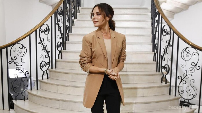 OOTD Victoria Beckham yang Curi Perhatian, Mewah dan Berkelas!