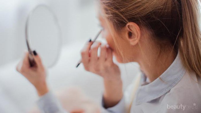 Ini Dia Tips Mudah Memakai Eyeliner yang Bikin Mata Kamu Makin Indah!