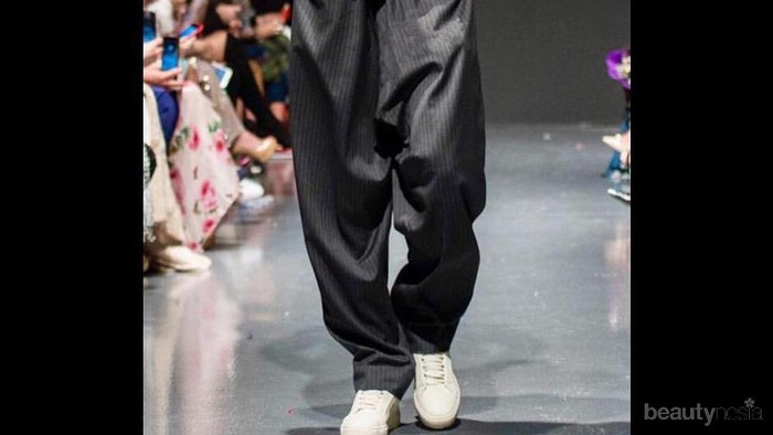 Rekomendasi Celana Panjang Buat yang Bingung Kasih Kado ke Pasangan