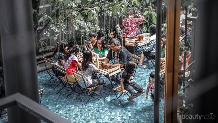 6 Kedai Kopi ini Hits di Bandung, Ada yang Ngopi dengan Kaki Direndam!