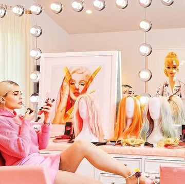 Penampakan Rumah Miliaran Rupiah Milik Kylie Jenner, Serba Pink Bernuansa Pop Art!
