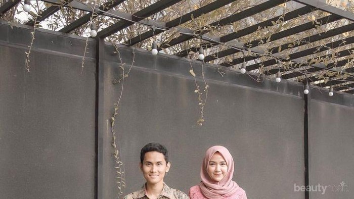 Sungguh Serasi! Inilah Inspirasi Baju Batik Couple Biar Lebih Kompak Sungguh Serasi! Inilah Inspirasi Baju Batik Couple Biar Lebih Kompak