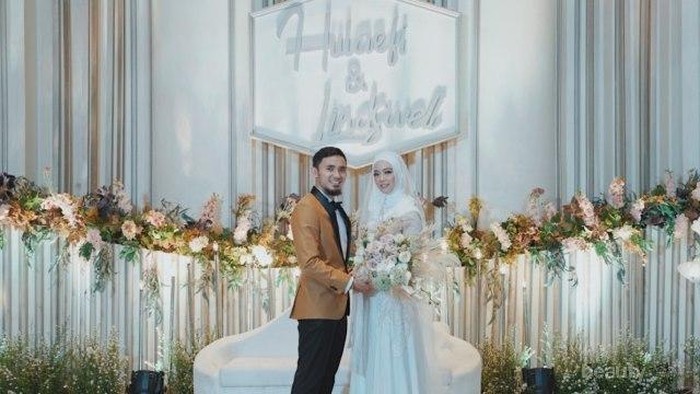 Gaun Pengantin Kekinian ala Artis Hijabers? Cek Inspirasinya di Sini!