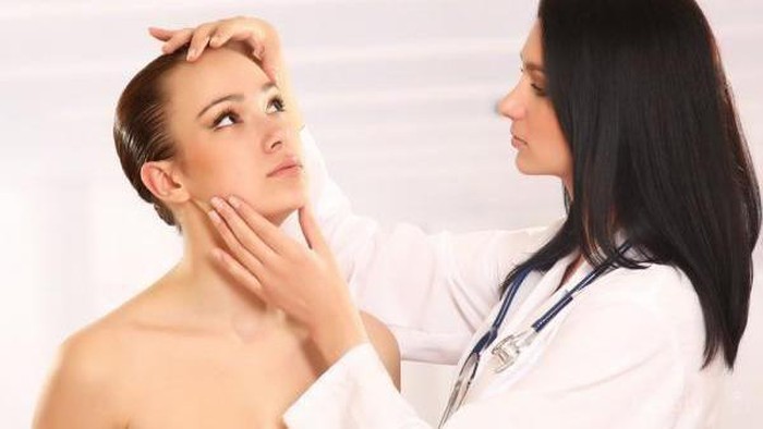 Jangan Langsung Ambil Keputusan, Pertimbangkan Hal Ini Sebelum ke Dokter Kecantikan