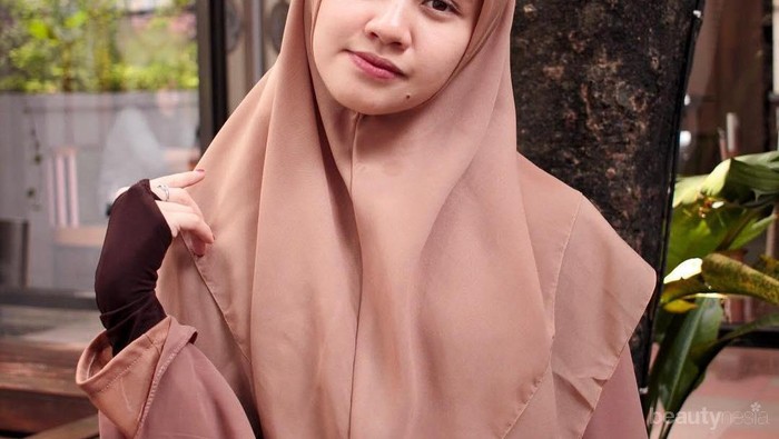 Jilbab Instan Anti Tembam dan Terlihat Tua ala Adinda Amira