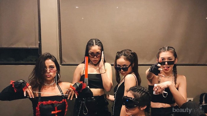 Upgrade Gaya Kamu dengan 5 Sunglasses yang Tren Tahun Ini!