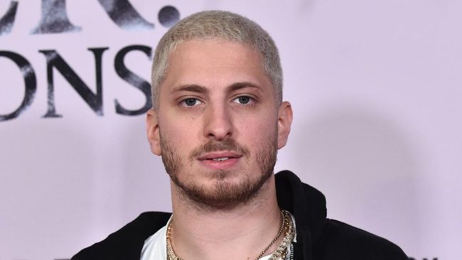 Musisi Andrew Watt yang pernah terlibat dalam pembuatan lagu Havana dengan Camila Cabello, mengaku positif virus corona Covid-19.