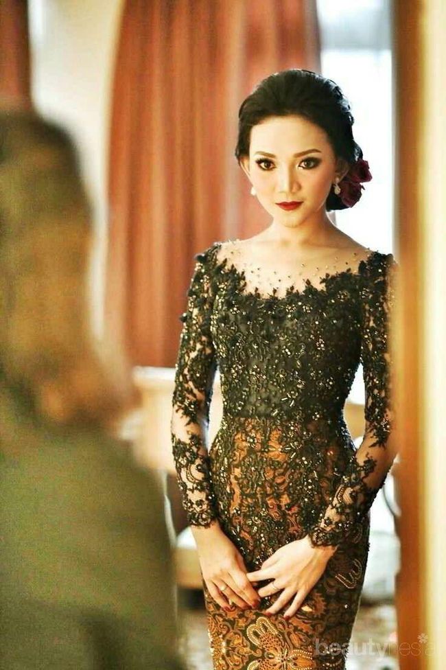 Berbagai Macam Model Kebaya Brokat Terbaru, Cantik dan Elegan!