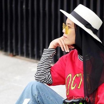 img-title OOTD Hijab Bergaya Boyish dengan Rok ala 5 Selebgram, Wajib Contek Nih!