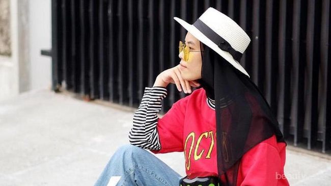  OOTD  Hijab  Bergaya Boyish  dengan Rok ala 5 Selebgram 