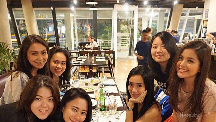 5 Potret Artis Ini Bukti Mereka Cantik dan Gemesin dari Kecil!