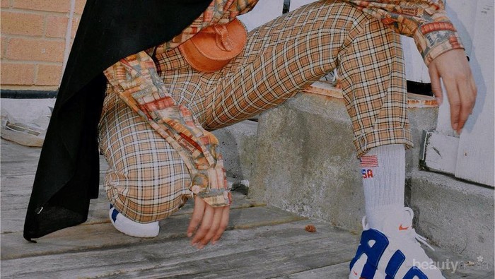 Inspirasi Mix and Match Vintage Style ala Hijabers Asal Toronto Hodan Yousuf, Kece Abis!