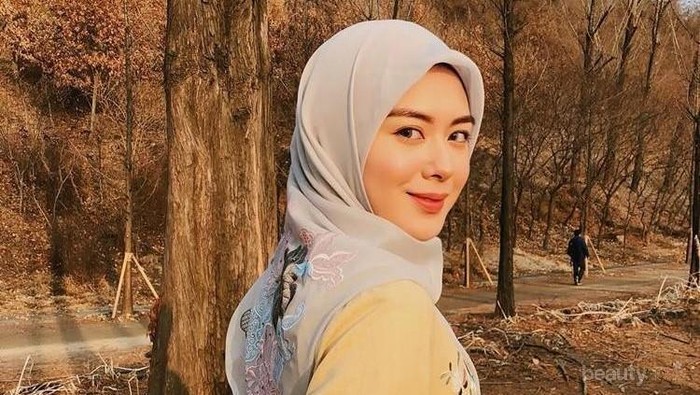 Hijab Cantik yang Syari ala Artis Korea Ayana Moon
