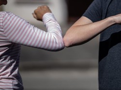 Contoh Aksi Social Distancing yang Belum Banyak Diketahui Orang