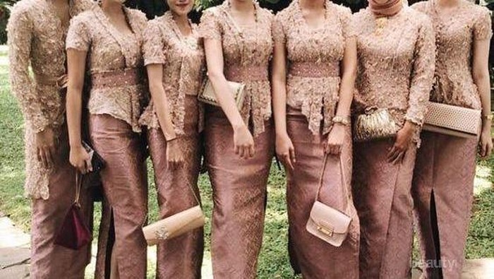 Anggun dan Cantik! Ini Dia Deretan Kebaya Modern yang Oke Banget untuk Bridesmaid!