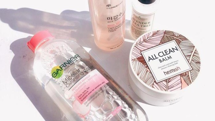 [FORUM] kira-kira untuk membersihkan makeup mendingan pake cleansing oil atau makeup remover biasa/ miscellar water?