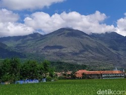 Misteri Maung Bungkeleukan hingga Nenek Penjual Kol di Gunung Guntur Garut