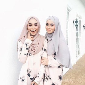 Tampil Cantik dengan Warna-warna Kerudung Pashmina Hits 2019