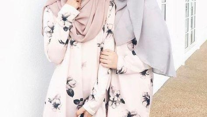 Tampil Cantik dengan Warna-warna Kerudung Pashmina Hits 2019