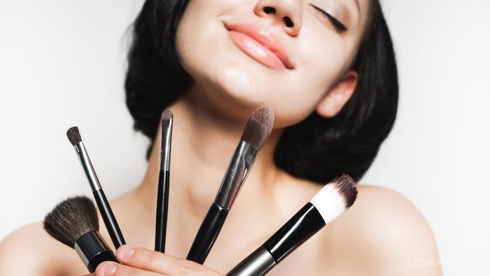 Jangan Bilang Makeup Enthuasiast, Kalau Belum Tau 8 Kuas Makeup Mata dan Fungsinya Ini