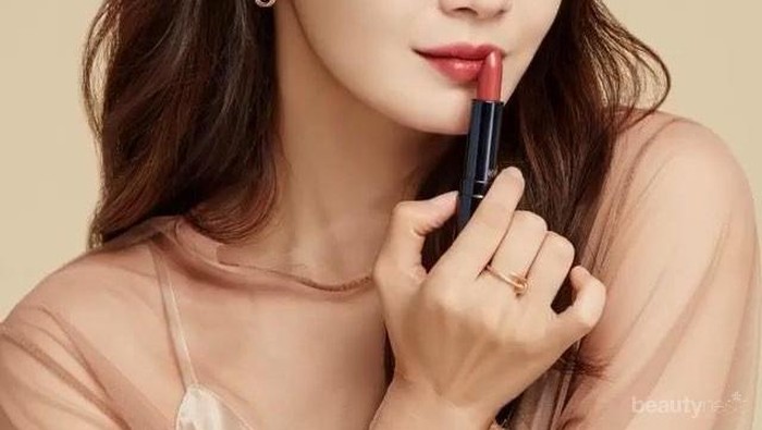Pesona Shin Min Ah, Kekasih Kim Wo Bin dengan Berbagai Look Makeup