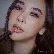 Biar Wajah Gak Kusam, Coba Tips Memilih Lipstik Nude Sesuai Jenis Warna Kulit Ini