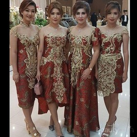 Cari Outfit untuk Datang ke Pesta Pernikahan? Pakai Aja Model Baju Brokat Kombinasi Cantik Ini!