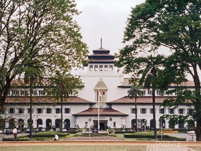 Rekomendasi Tempat Makan Murah dan Unik di Bandung, Buka 24 Jam!