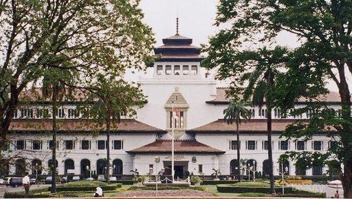 Rekomendasi Tempat Makan Murah dan Unik di Bandung, Buka 24 Jam!