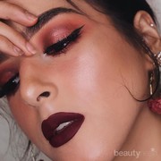Enggak Mau Riasan Mata Kamu Cepat Luntur? Jangan Lakukan 6 Hal Ini Ladies!