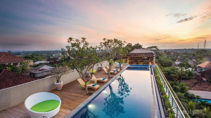 Hotel di Malang Murah Ini Punya Fasilitas dan Dekorasi yang Oke Banget! Kamu Wajib Menginap di Sini, Ladies! Hotel di Malang Murah Ini Punya Fasilitas dan Dekorasi yang Oke Banget! Kamu Wajib Menginap di Sini, Ladies!