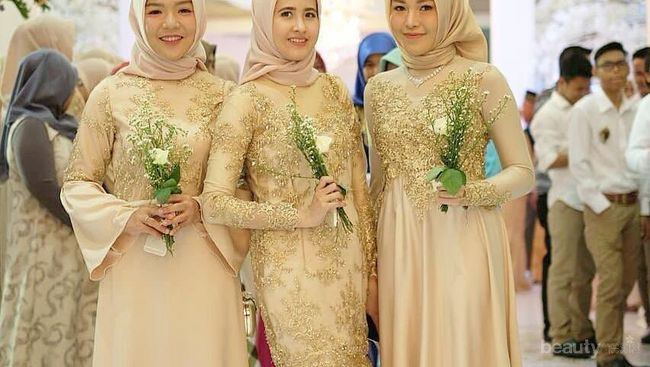 Inspirasi Model Kebaya Berwarna Gold yang  Cantik  Gak 