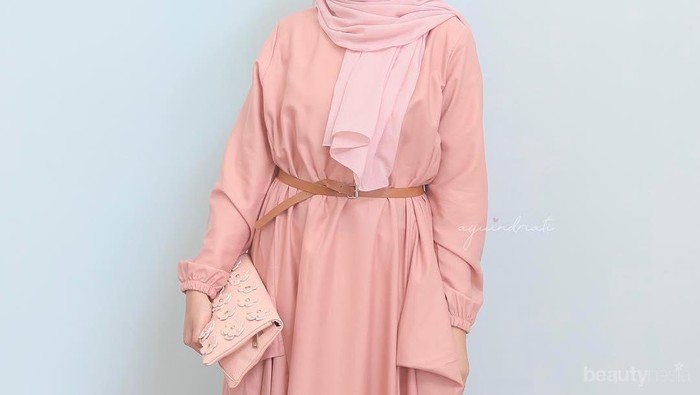Mau Semanis Selebgram Ayu Indriati? Contek 5 Gaya Hijab Warna Pastel Ini
