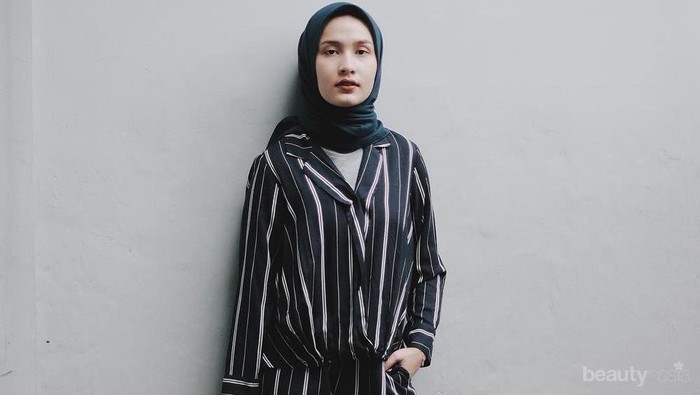 5 Gaya Hijabers yang On Point dengan Outfit Stripes Kekinian