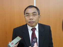 Cinta Mega Ternyata Main Game di Ruang Rapat Pakai Tablet Aset DPRD DKI