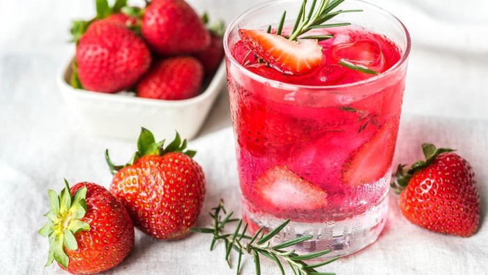 Infused Water, Minuman Sehat ala Rumahan yang Praktis
