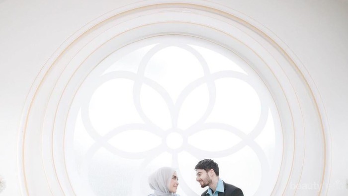 Anggun dan Kekinian, Model Hijab Pengantin Ini Bisa Kamu Jadikan Inspirasi Pernikahan!