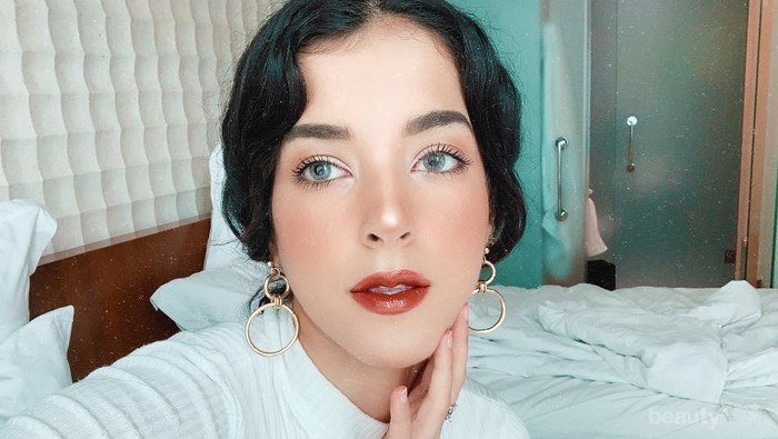 Tips Memulas Lipstik Pada Bibir Kering dan Pecah-pecah