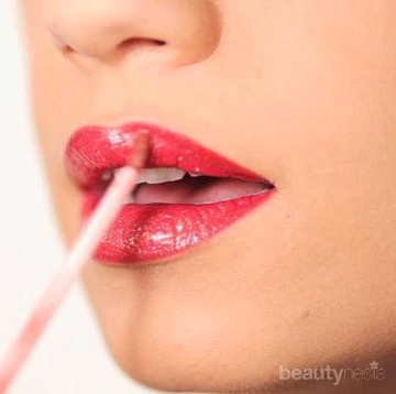 Mau Tampilan Bibirmu Oke Seharian? Coba Yuk, 5 Produk Lipstik Tahan Lama Terbaik Ini!