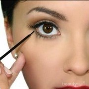 Cara Memakai Eyeliner Cair Ini Bikin Tampilan Matamu Memesona dalam Sekejap! Cobain, Yuk!