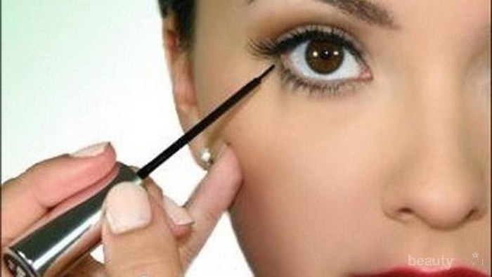 Cara Memakai Eyeliner Cair Ini Bikin Tampilan Matamu Memesona dalam Sekejap! Cobain, Yuk!