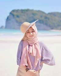 Hijabers, Ini 8 Tips Mix And Match Outfit Warna Ungu Untuk Look Sehari ...