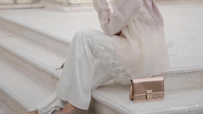 5 Model Baju Kebaya Modern yang Cantik dan Manis ala Mega Iskanti