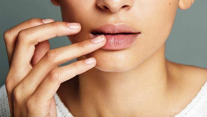 Bibir Gelap Jadi Nggak Percaya Diri? Lakukan Hal Ini Untuk Mengatasinya