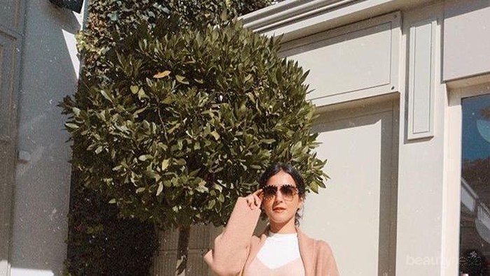 Warna Putih Cepat Kotor ? Yuk, Simak Tips Mix and Match Pakai Baju Warna Putih